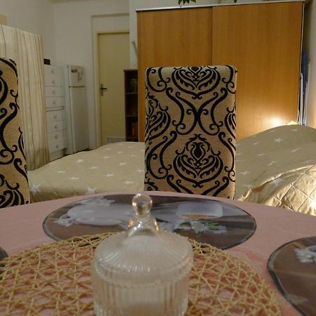 Cozy Modest Room For 2 Or 3 Persons Praha Eksteriør bilde