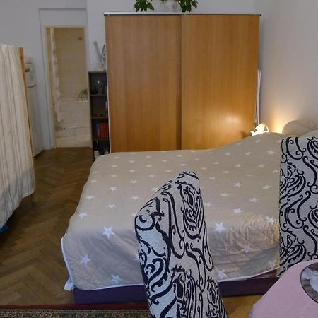Cozy Modest Room For 2 Or 3 Persons Praha Eksteriør bilde