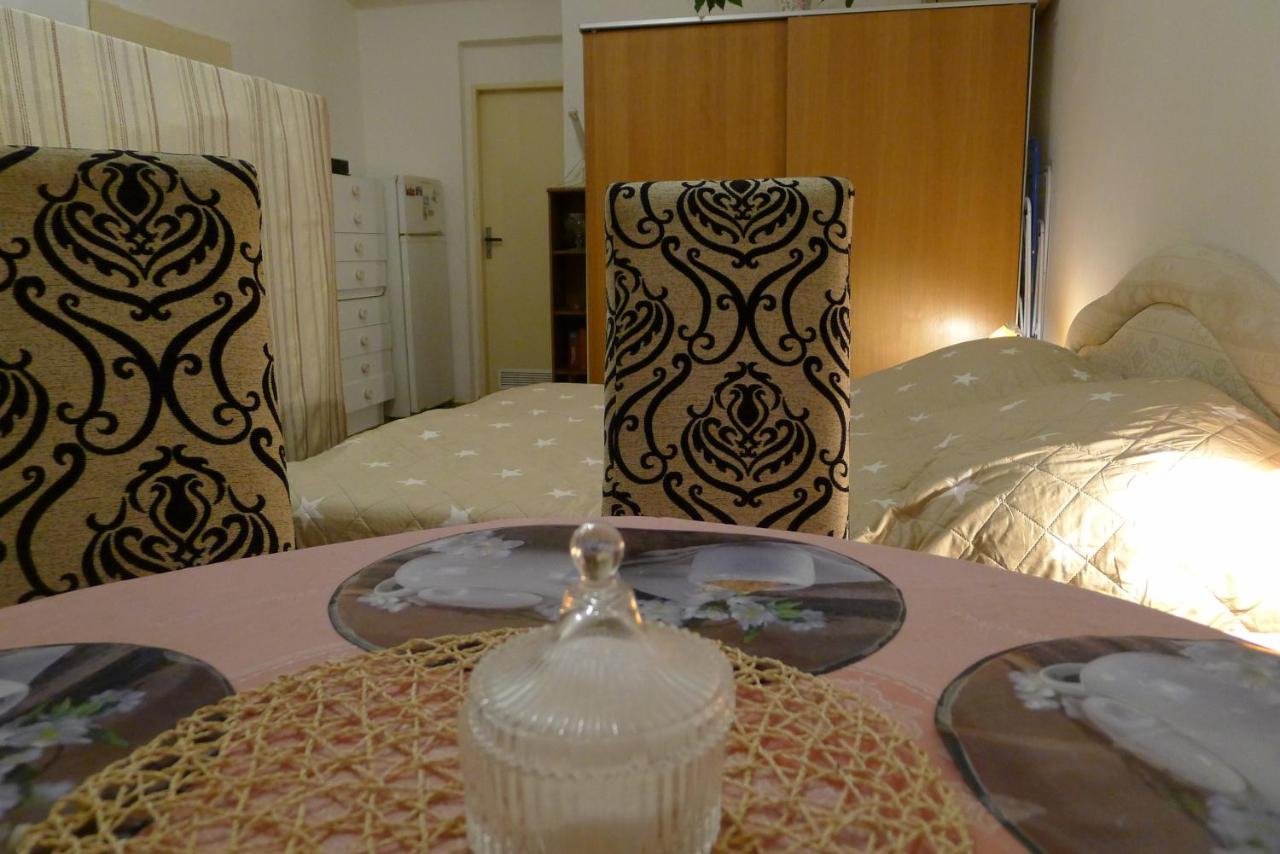 Cozy Modest Room For 2 Or 3 Persons Praha Eksteriør bilde