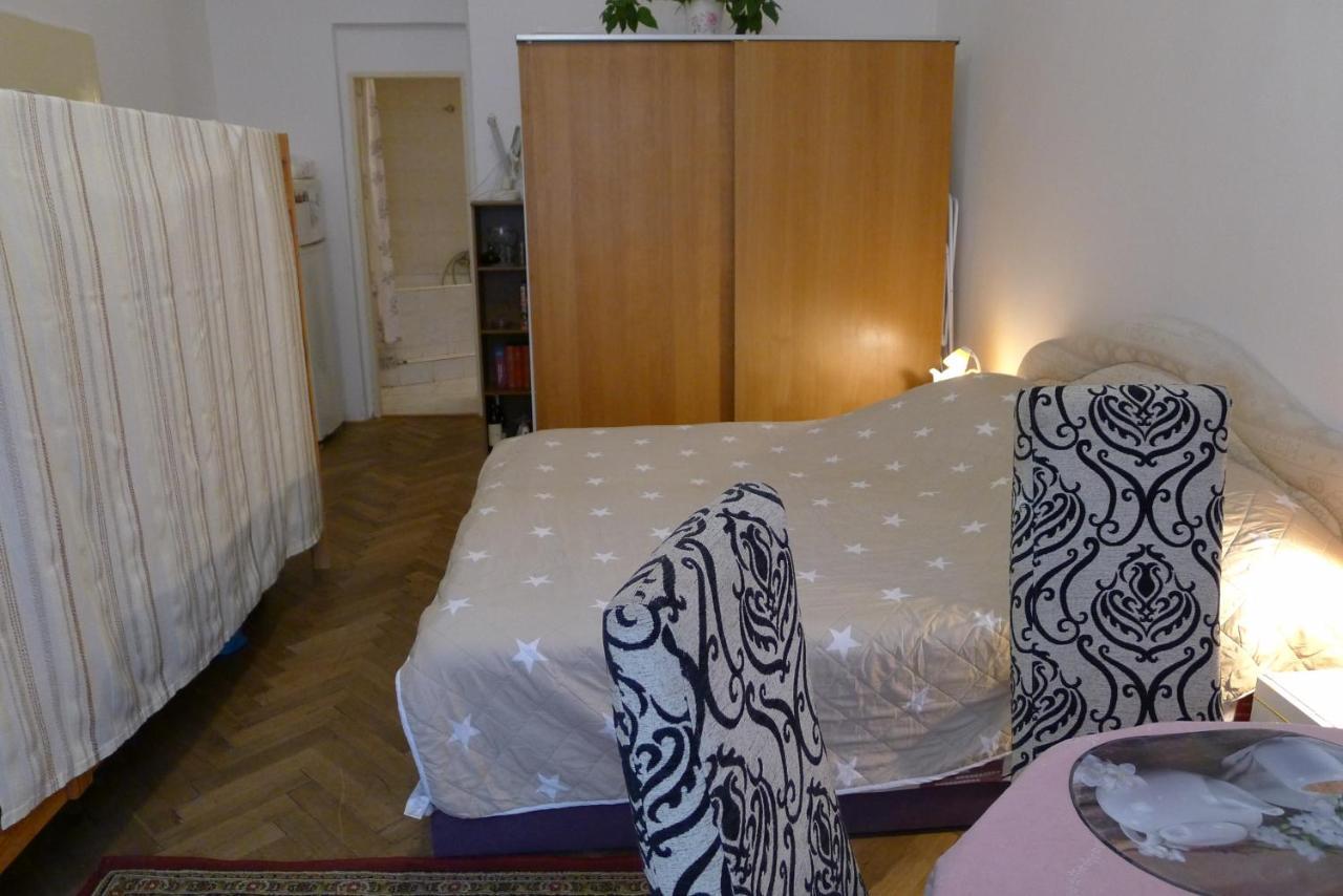Cozy Modest Room For 2 Or 3 Persons Praha Eksteriør bilde